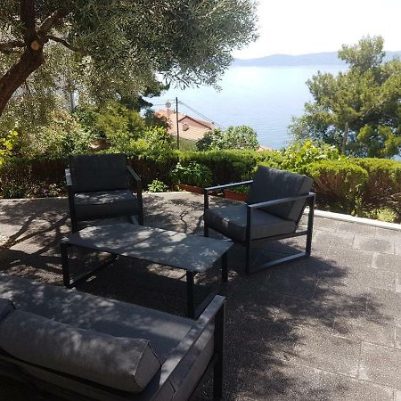 Sea View Apartment With A Huge Terrace Pisak Buitenkant foto