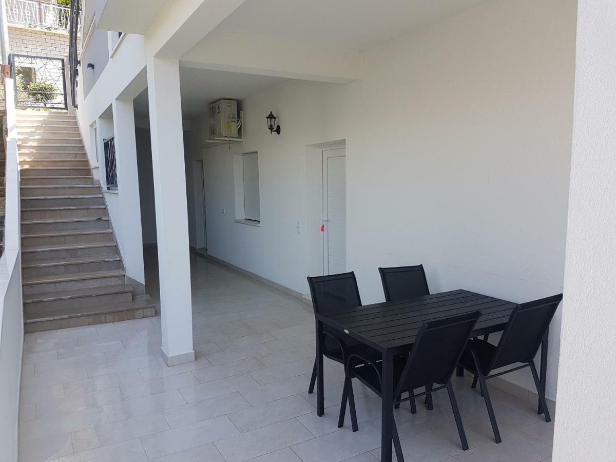 Sea View Apartment With A Huge Terrace Pisak Buitenkant foto